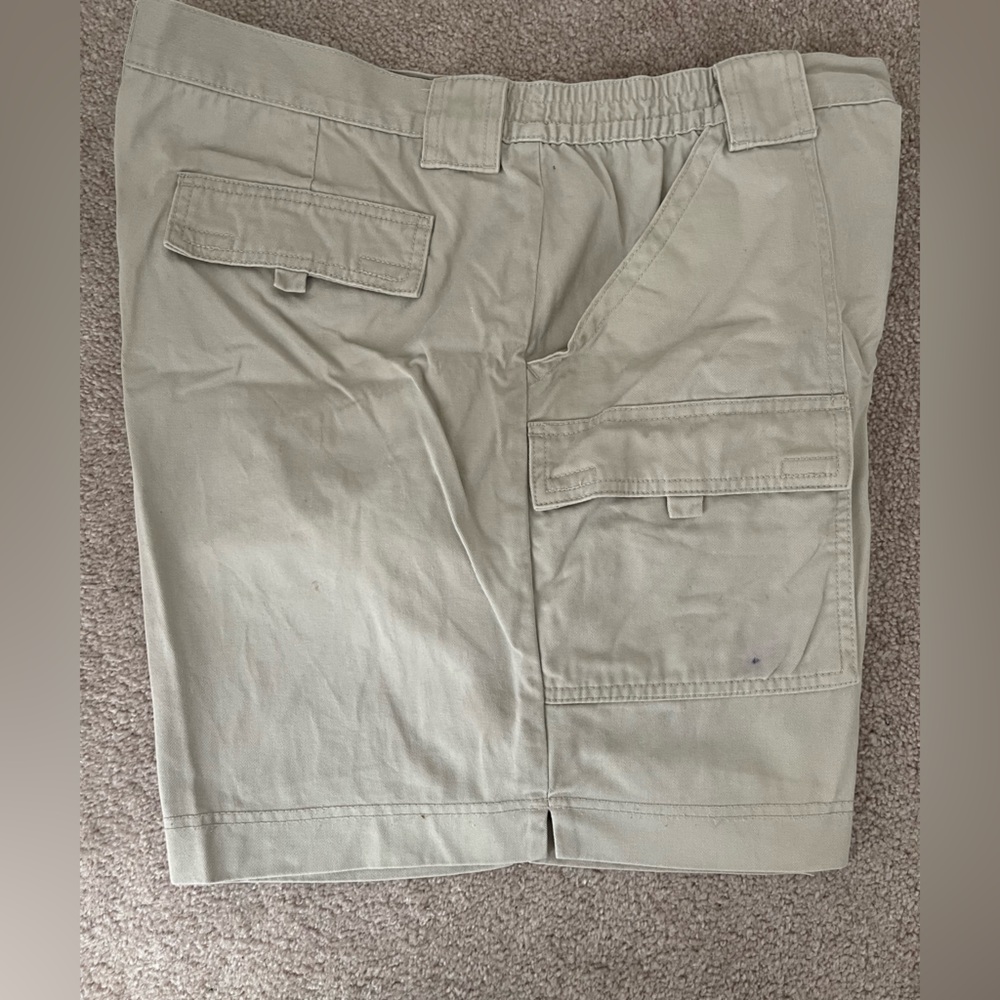 “Covington” (Kohl’s) White Shorts- Men’s Size: 38